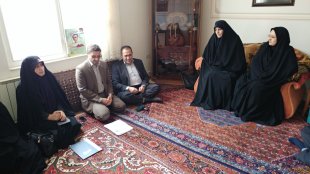 در سفر به استان زنجان معاون رییس جمهور با خانواده شهید مجید شهریاری از شهدای هسته ای دیدار و گفتگو کرد