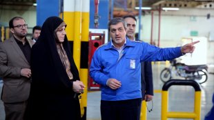 معاون رئیس جمهور در بازدید از خط تولید ایران خودرو