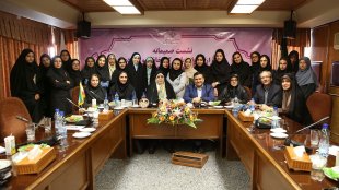 نشست صمیمانه دختران جوان با معاون امور زنان و خانواده به مناسبت هفته جوان