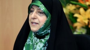 حضور زنان درعرصه های مدیریتی وزارتخانه های علوم و بهداشت بسیار کم است