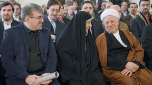 آیت الله هاشمی همگام با جوانان برای اعتلای کشور حرکت می کرد