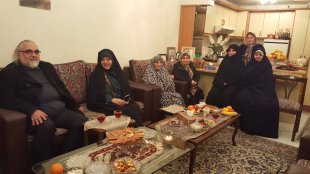 دیدار معصومه ابتکار با نرگس کریمی، همسر شهید 21 بهمن 57