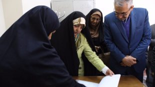 دکتر ابتکار  از مراکز اشتغالزایی و اورژانس اجتماعی استان مرکزی بازدید کرد