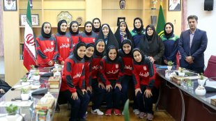 برای ادامه راه موفقیت دختران قهرمان فوتسالیست با فیفا مذاکره می‌کنم