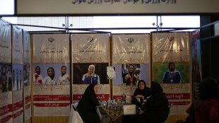 بازدید معاون رییس جمهوری در امور زنان و خانواده از غرفه وزارت ورزش وجوانان در جشنواره دختران ایران زمین