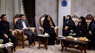 معاون رییس جمهوری با خانواده شهیدان فلاحت دیدار کرد