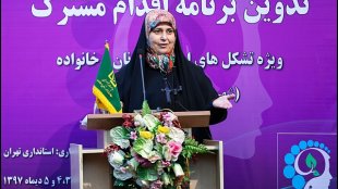 زنان در مقابل هم نباشند