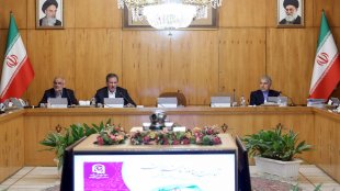 بررسی و تبیین دستاوردهای انقلاب اسلامی در حوزه زن و خانواده