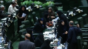 حداقل سهم زنان از کرسی‌های مجلس باید 30 درصد باشد