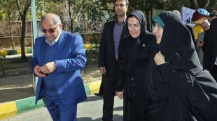 بازدید معاون رییس جمهور از گلخانه گیاهان زینتیِ ویژه بانوان و مجتمع سنتی دامپروری 