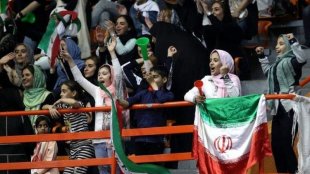 حضور زنان در ورزشگاه ها اختلافات را کاهش می دهد