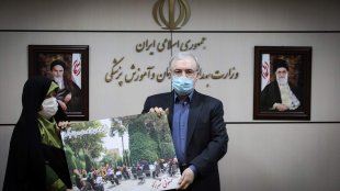 برای ماندگاری حماسه مدافعان سلامت و به پاس فداکاری های آنان نواختند