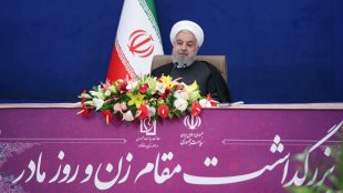 رئیس جمهور در مراسم بزرگداشت روز زن: مکتب، مرام و اعتقاد ما، جایگاه برتری برای مرد قائل نیست و برتری در تقوی، علم، کار وکوشش و جهاد است
