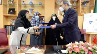 توان افزایی زنان برای حضور در بازارهای مجازی را با جدیت دنبال می کنیم