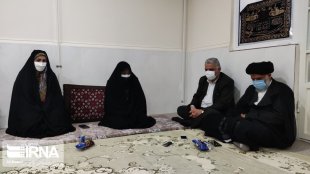 جایگاه زن ایستادگی و سازندگی است