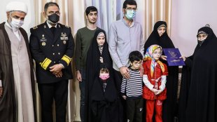 دیدار معاون رییس جمهور با خانواده شهدا، ایثارگران و بانوان نخبه ارتش