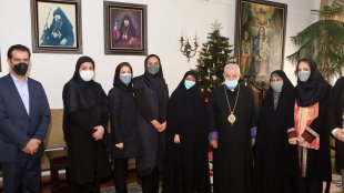 معاون رییس جمهور در دیدار با اسقف اعظم ارامنه تهران فرا رسیدن سال نو میلادی را تبریگ گفت