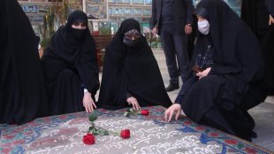 همزمان با ورود معاون رئیس‌جمهوری به این استان، گلزار شهدای قم غبارروبی شد