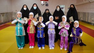 این نگاه غیرتمندانه نسبت به حرکتهای ملی با حفظ ارزشها ستودنی است