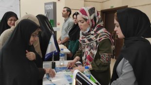 فیلم| بازدید دکتر خزعلی از نمایشگاه شرکت‌های دانش بنیان با مدیریت زنان