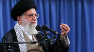 آزادی اور خواتین کے حقوق کے مسئلے میں دنیا سے سوال کرنے کا حق ہمیں ہے