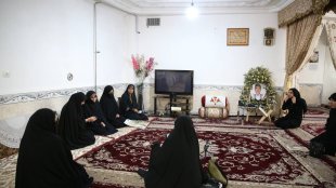  تجلیل از خانواده جانباز 40درصد دفاع مقدس/اجر خانواده جانبازان کمتر از اجر خانواده شهید نیست  
