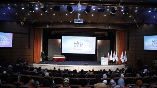 شما بانوان با مقاومت در جنگ اقتصادی موجب بالندگی، ایستادگی و عزت و شرف ایران اسلامی و توسعه حرکت زاینده خودکفایی هستید