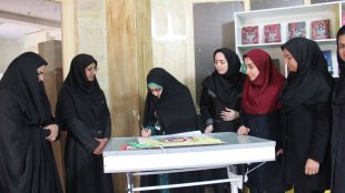 گزارش تصویری بازدید معاون رئیس جمهور در امور زنان و خانواده از نمایشگاه دست سازه مربیان و اعضای کانون هرمزگان
