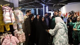 گزارش تصویری دکتر انسیه خزعلی از نخستین رویداد و نمایشگاه بین المللی مد و پوشاک خلاق بازدید کرد