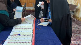 حضور دکتر انسیه خزعلی، در مسجد جامع ابوذر جهت شرکت در انتخابات
