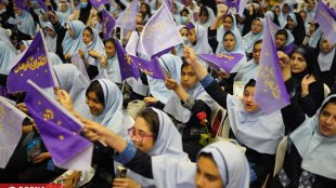  صمیمانه از‌ معلمان و والدین شما تشکر می‌کنم/ قدردان رهبر انقلاب باشید
