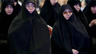 مراسم بزرگداشت چهلمین روز عروج شهید خدمت آیت الله رییسی و شهدای پرواز با حضور جمعی از خانواده های معزز این شهدا و دکتر خزعلی در مصلی امام (ره) برگزار گردید.