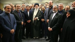 اینجا... جای یک نفر خالیست!
