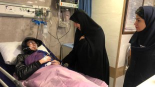 بازدید معاون امور زنان و خانواده رئیس‌جمهور از دانشجویان مسموم حادثه انتشار گاز در خوابگاه دانشگاه شهید بهشتی