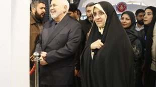 تأکید زهرا بهروزآذر بر نقش زنان در توسعه صنعت در بازدید از نمایشگاه ایران‌ساخت
