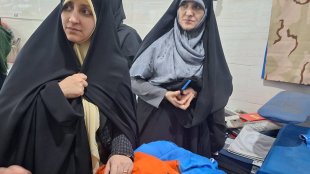 4-3/بهروز آذر در بازدید از یک واحد تولیدی: "توسعه مشاغل خانگی، راهبرد دولت برای حمایت از زنان سرپرست خانوار"