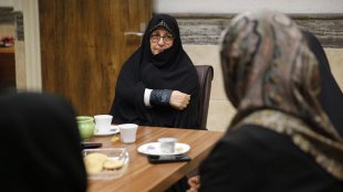 هم‌زمان با فرارسیدن ایام ارتحال حضرت امام خمینی (ره)؛ معاون رئیس‌جمهور با فاطمه طباطبایی دیدار کرد
