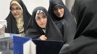 During the 6th Provincial Trip of the Cabinet, Mrs. Zahra Behrouz Azar, Vice President for Women and Family Affairs, travelled to Kermanshah Province on behalf of the president and visited Harsin, Gilan-e Gharb, Eslamabad-e Gharb, and Kermanshah city. 