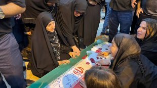 شرکت معاون رئیس‌جمهور در تشییع پیکر شهدای حملات رژیم صهیونیستی 