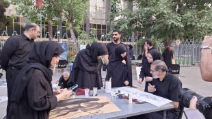 شرکت معاون رئیس جمهور در برنامه عاشورایی "خیمه هنر"/ هنر و معنویات، راهکاری موثر برای بازگشت به زندگی است معاون امور زنان و خانواده رئیس‌جمهور در هشتمین شب از ویژه برنامه عاشورایی "خیمه هنر" در پهنه فرهنگی هنری رودکی شرکت کرد. 