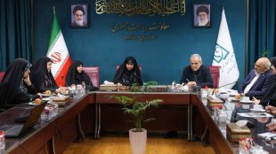 دکتر پزشکیان در جمع مدیران معاونت امور زنان و خانواده و ستاد ملی جمعیت:زنان دارای زمینه مناسب‌تر و انگیزه‌های قوی برای نقش‌آفرینی اجتماعی هستند/ اگر کسی با ما مخالف بود، لزوما به معنای آن نیست که دشمن ماست