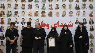 تجلیل معاونت امور زنان و خانواده ریاست‌جمهوری از خانواده شهیده ندا رفیعی پارسا
