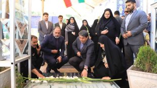 ادای احترام معاون رئیس‌جمهور به مقام شهید سلیمانی
