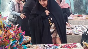بازدید بهروزآذر از نمایشگاه آثار هنری کودکان و زنان روستای مرزی مراوه‌تپه
