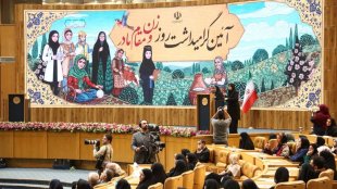 تقدیر از برگزیدگان و اعلام گزارش پیشرفت‌های حوزه زنان با حضور رئیس‌جمهور
