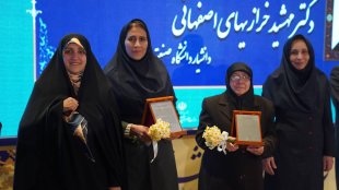 فیلم کامل سخنرانی معاون رئیس‌جمهور در  در مراسم نخستین جایزه بانوی علم در دانشگاه شیراز