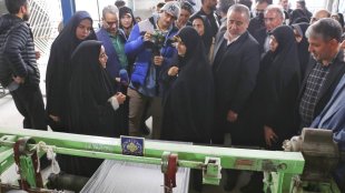 بازدید معاون رئیس‌جمهور در امور زنان و خانواده از مجتمع تولیدی - حمایتی بانوان بیرجند