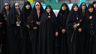 گزارش تصویری بازدید معاون رئیس‌جمهور در امور زنان و خانواده از مدرسه‌ شهدای محمدیه